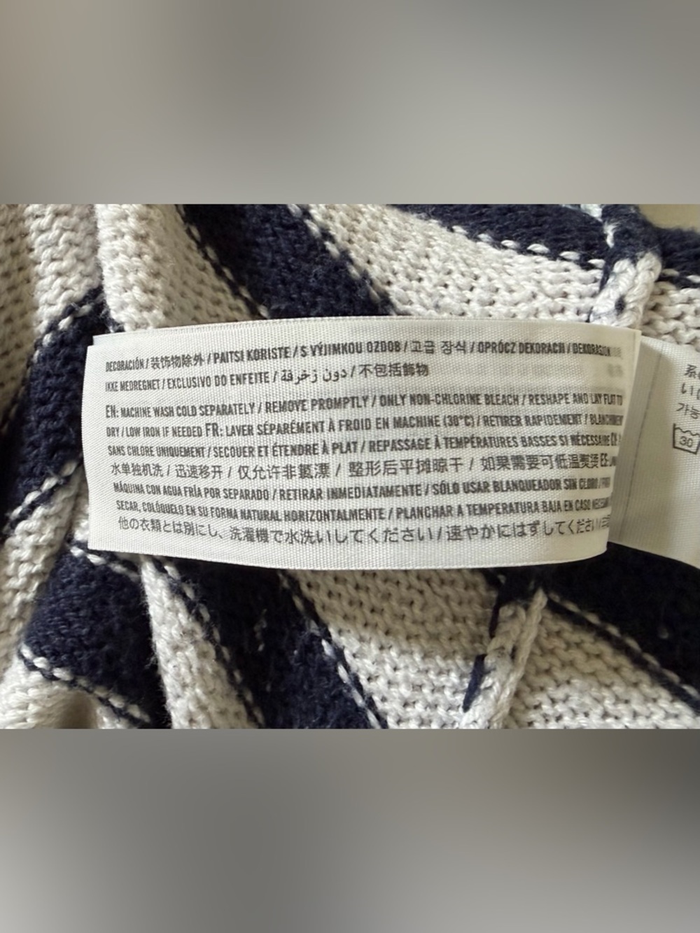 Abercrombie & Fitch White and Navy Striped V-Neck Sweater - Picture 5 of 7
